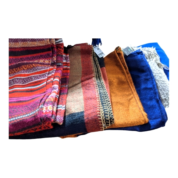 Pretty pattern Ponchos/shawls/blanket - Picture 9 of 10